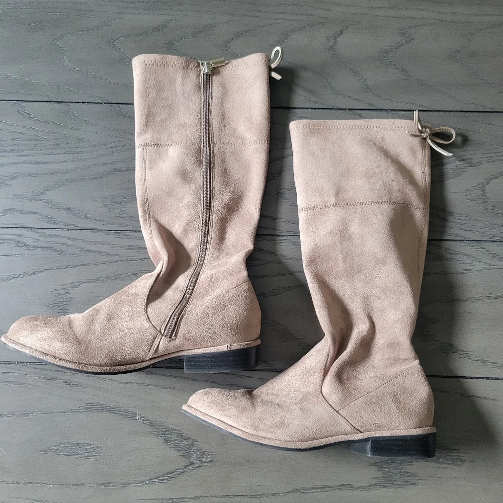 STUART WEITZMAN Girl's Lowland Bow Boots Suede - 4. Gray/ Tan